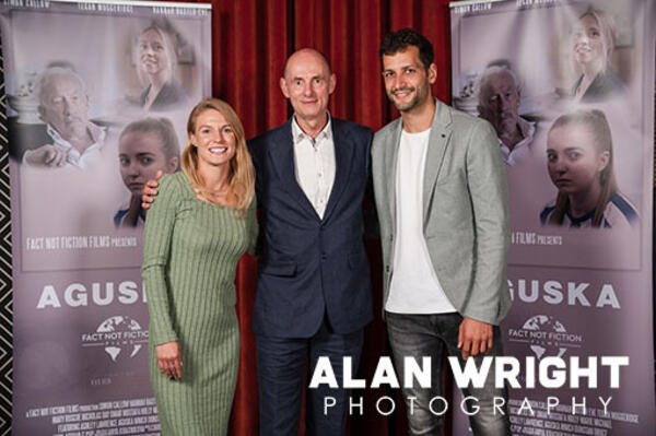 Tristan Loraine (centre) with Aguska Mnich (©Alan Wright) Tristan Loraine (centre) with Aguska Mnich (©Alan Wright)