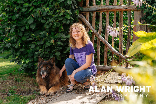 ALISON INGRAM AT HOME IN WARNHAM (©AAH/ALAN WRIGHT) ALISON INGRAM AT HOME IN WARNHAM (©AAH/ALAN WRIGHT)