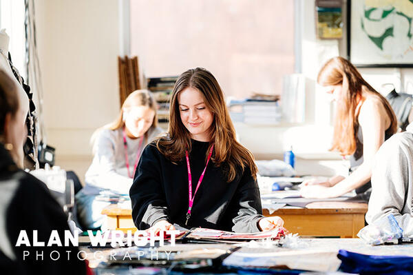 Amy experiments with dyes at Collyer's College (©AAH/AW) Amy experiments with dyes at Collyer's College (©AAH/AW)