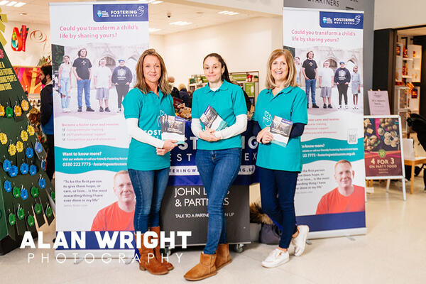 West Sussex Fostering Team (©AAH/Alan Wright) West Sussex Fostering Team (©AAH/Alan Wright)