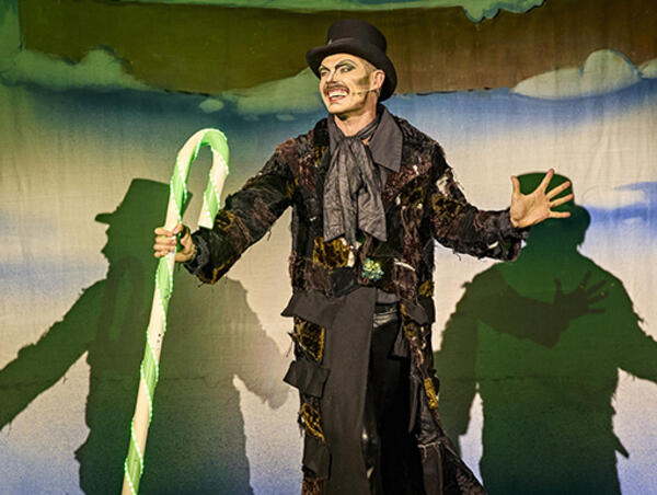 John Partridge also directed (©Brinkhoff-Moegenburg) John Partridge also directed (©Brinkhoff-Moegenburg)