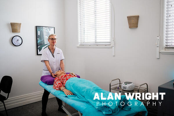 Diane Chandler, complementary therapist (©AAH/Alan Wright) Diane Chandler, complementary therapist (©AAH/Alan Wright)