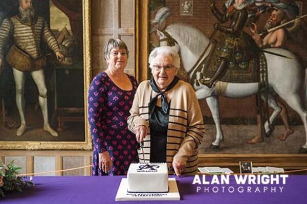 Long-serving member Jenny Avery cuts the cake with Chris Denne, Chair of Arts Society Horsham (©AAH/Alan Wright)