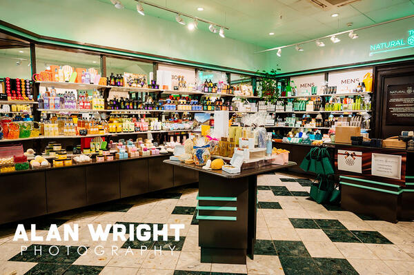 THE NATURAL BODY COMPANY (©AAH/AWP) THE NATURAL BODY COMPANY (©AAH/AWP)