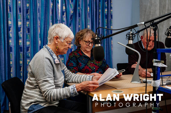 THE MAGAZINE TEAM IN THE STUDIO (©AAH/ALAN WRIGHT) THE MAGAZINE TEAM IN THE STUDIO (©AAH/ALAN WRIGHT)