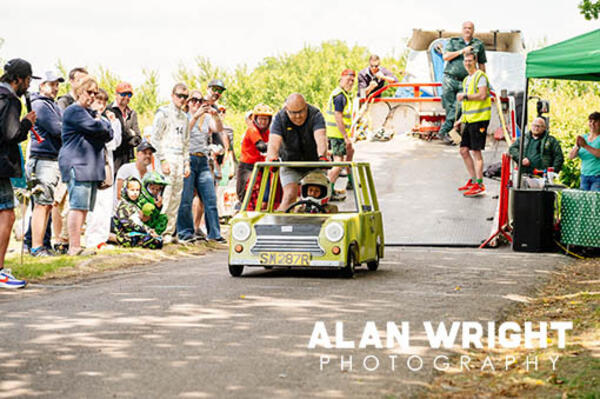 Zach Linfield performed a Mr Bean skit before steering his Mini  down the hill (©AAH/Alan Wright)