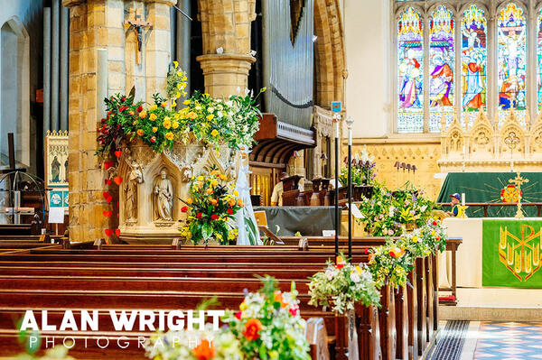 ST MARY’S CHURCH FLOWER FESTIVAL (©AAH/ALAN WRIGHT) ST MARY’S CHURCH FLOWER FESTIVAL (©AAH/ALAN WRIGHT)