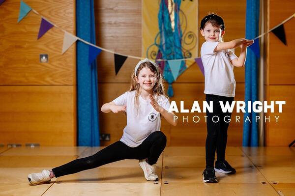 Young Storytellers (©AAH/Alan Wright) Young Storytellers (©AAH/Alan Wright)