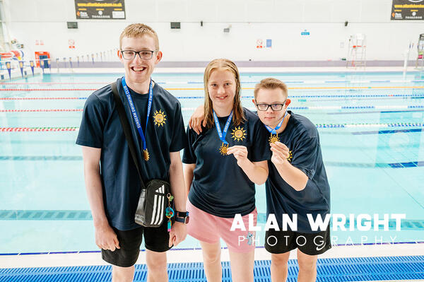 SUNBEAM FRIENDS  BEN, FLEUR & HENRY  (©AAH/ALAN WRIGHT) SUNBEAM FRIENDS  BEN, FLEUR & HENRY  (©AAH/ALAN WRIGHT)