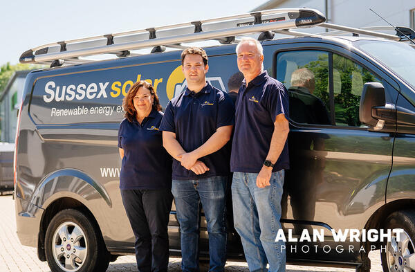 AMANDA, DOMINIC AND ANDY BAXTER AT SUSSEX SOLAR LTD (©AAH/ALAN WRIGHT) AMANDA, DOMINIC AND ANDY BAXTER AT SUSSEX SOLAR LTD (©AAH/ALAN WRIGHT)