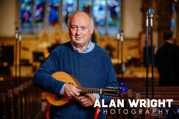 Louis De Berniéres, author of Captain Corelli’s Mandolin, performed at St Mary’s Parish Church (©AAH/Alan Wright) Louis De Berniéres, author of Captain Corelli’s Mandolin, performed at St Mary’s Parish Church (©AAH/Alan Wright)