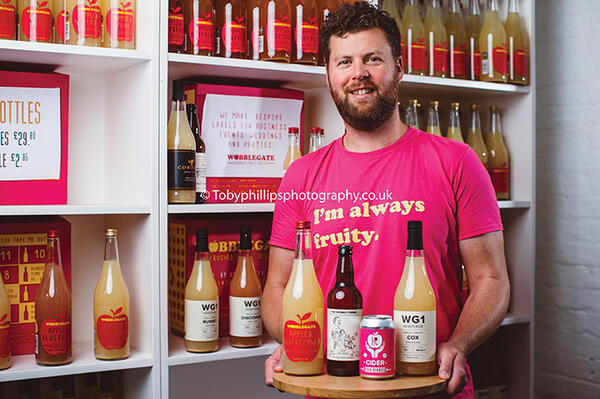 Tom with Wobblegate juices Tom with Wobblegate juices