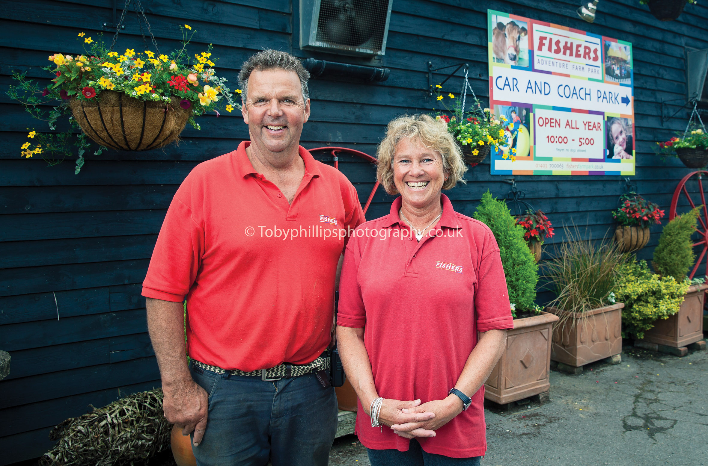 FAMILY FEEL AT FISHERS FARM (2013)